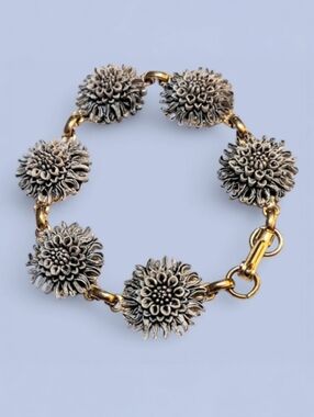 📿 Beautiful Sunflower Bracelet in Silvery-Gray W/ Gold Tone Hardware